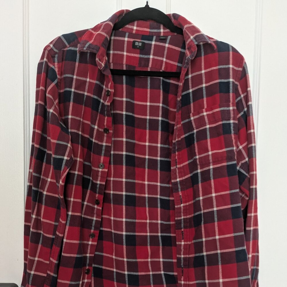 Uniqlo Men's XS Red and Blue Flannel - EUC Like New Condition